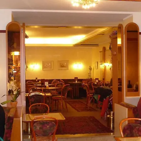 Apartment Ferienwohnung Cafe Escher